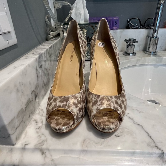 Heels - Picture 3 of 6